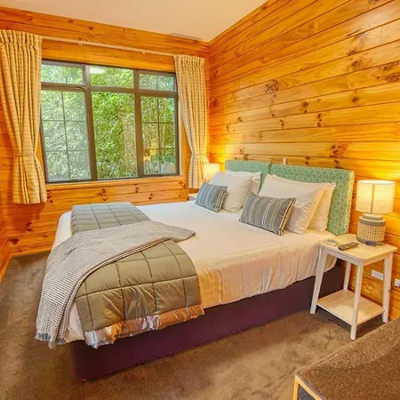 Paparoa Beach Hideaway With Hot Tub Barrytown Exterior photo