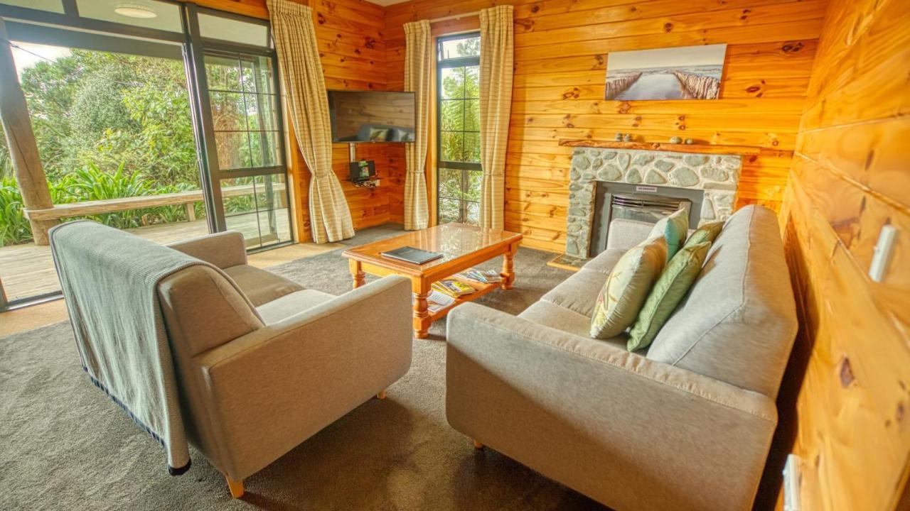 Paparoa Hideaway With Hot Tub Barrytown