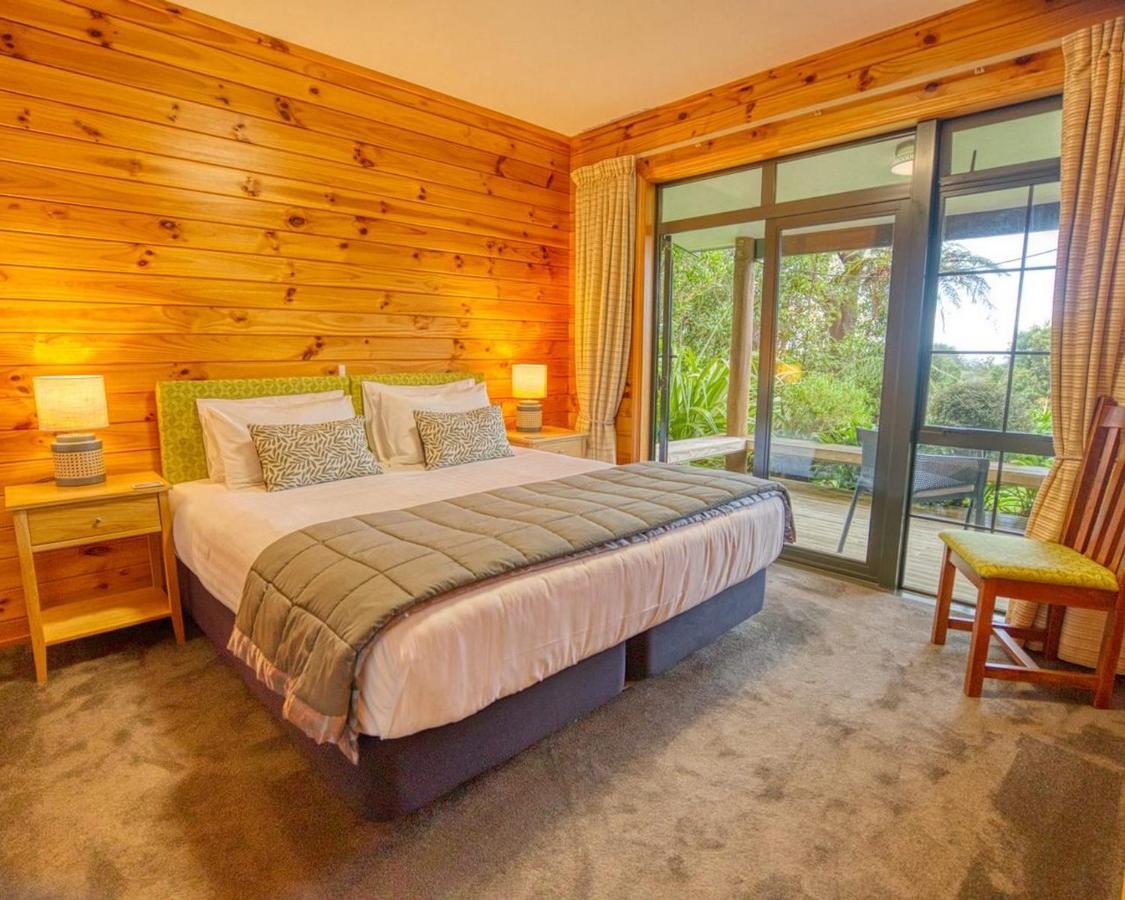 Holiday home Paparoa Hideaway With Hot Tub Barrytown