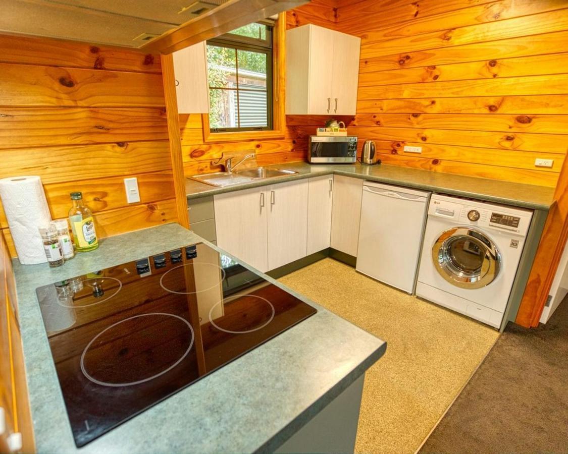 Paparoa Hideaway With Hot Tub Holiday home *