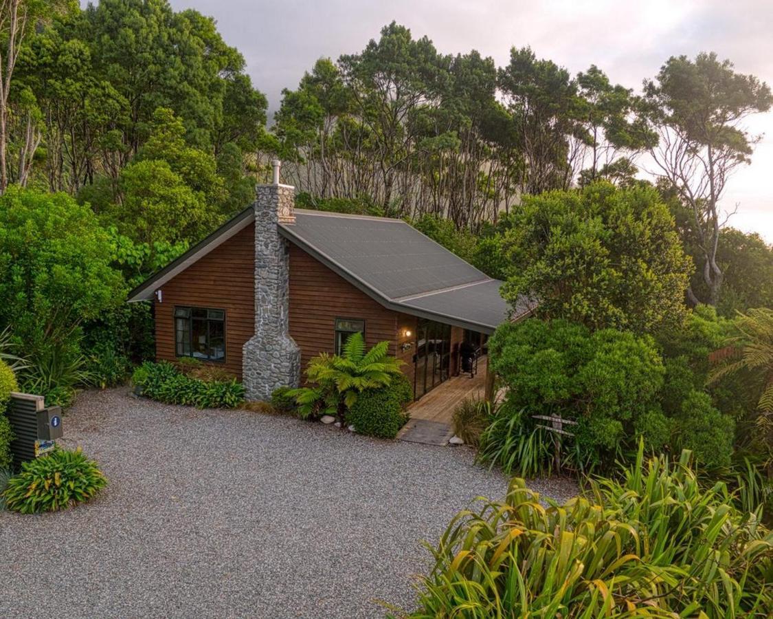 Paparoa Hideaway With Hot Tub Holiday home